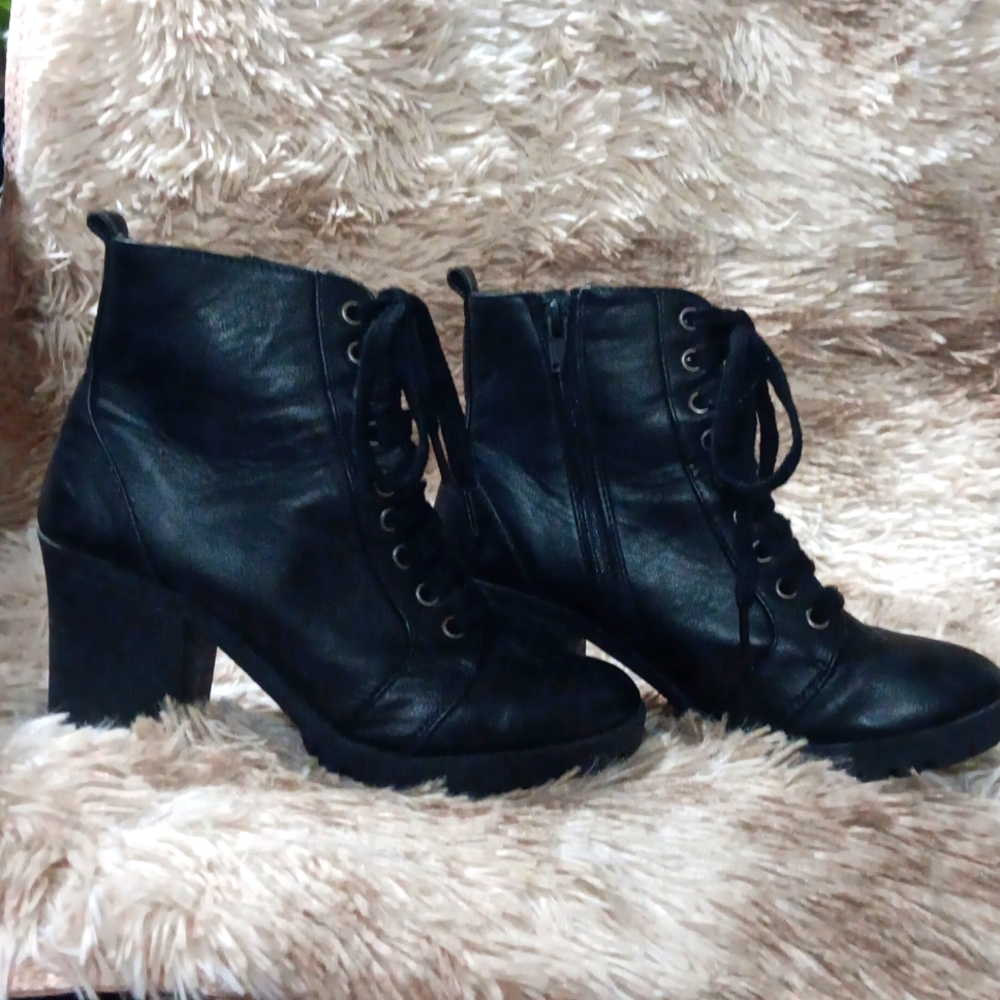 Like New Blk Faux Leather Calf Boots Side Zip Up Sz 7 1/2